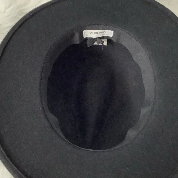 ARITZIA||Auxiliary Wool Hat. M/L - Picture 5 of 9